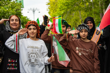 خیابان ارم میعادگاه دختران شیرازی -شیراز