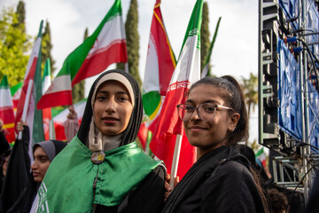 خیابان ارم میعادگاه دختران شیرازی -شیراز