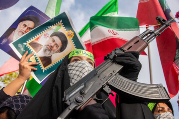 خیابان ارم میعادگاه دختران شیرازی -شیراز