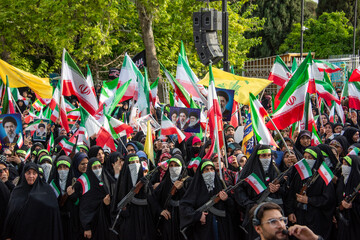 خیابان ارم میعادگاه دختران شیرازی -شیراز