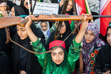 خیابان ارم میعادگاه دختران شیرازی -شیراز