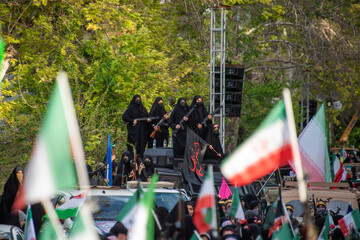 خیابان ارم میعادگاه دختران شیرازی -شیراز