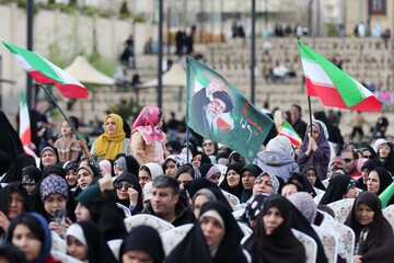 تجمع مادران و دختران در زنجان