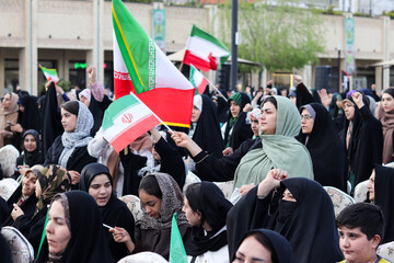 تجمع مادران و دختران در زنجان