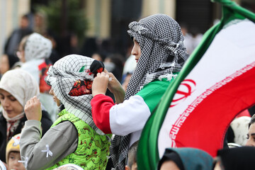 تجمع مادران و دختران در زنجان