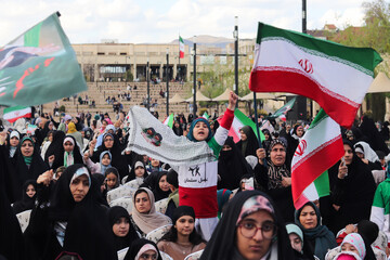تجمع مادران و دختران در زنجان