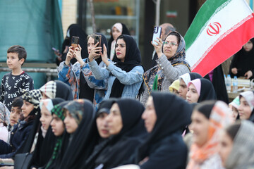تجمع مادران و دختران در زنجان