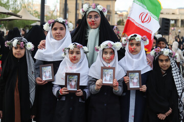 تجمع مادران و دختران در زنجان