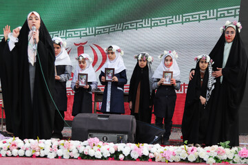 تجمع مادران و دختران در زنجان