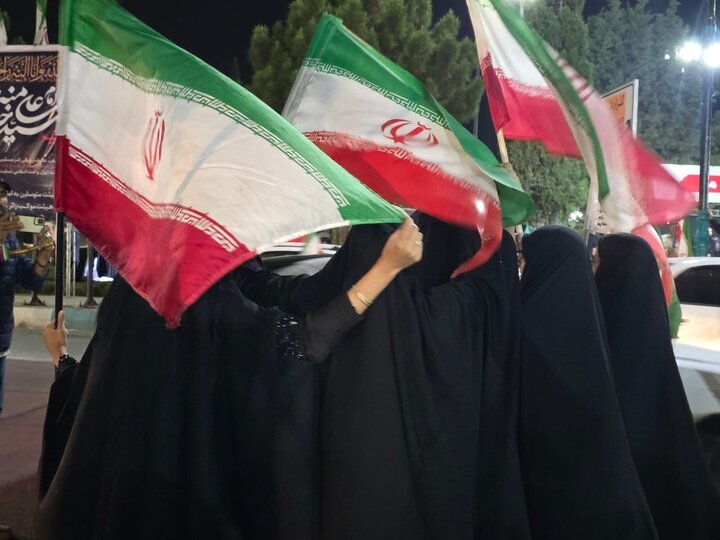 هر گوشه شهر، سنگر دفاع برپاست