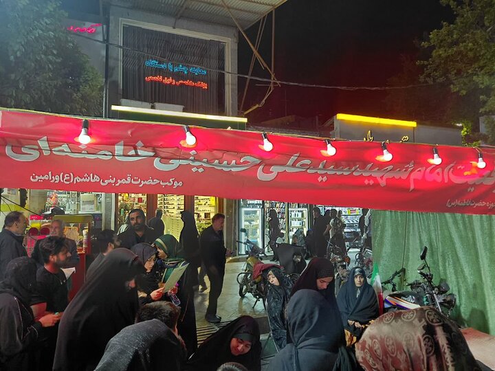 از ساخت موشک‌های کاغذی تا ختم قرآن برای رهبر شهید/ غرفه‌های مردمی در تجمع ورامین برپا شد