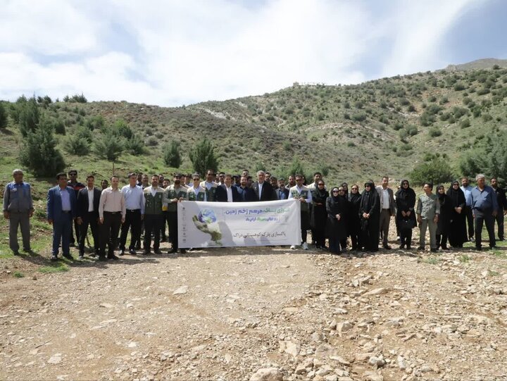 پاکسازی کوهستان دراک شیراز بامشارکت دستگاه‌های اجرایی/زمین پاک در گرو تفکیک پسماند از مبدا
