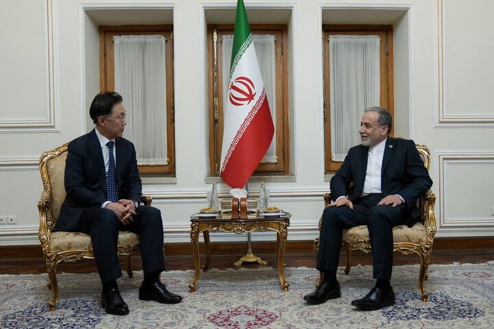 دیدار نماینده ویژه وزیر امور خارجه کره جنوبی با عراقچی تاکید عراقچی بر اهمیت تقویت مناسبات ایران و کره جنوبی