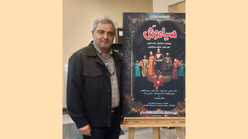 هنرمندان تئاتر همطراز با رزمندگان کارشان را انجام می‌دهند