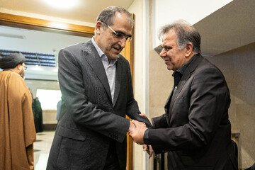 عباس آخوندی و حسن قاضی‌زاده هاشمی در مراسم بزرگداشت همسر آیت‌الله رسولی‌محلاتی