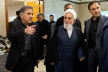 عباس آخوندی و علی‌اکبر ناطق نوری در مراسم بزرگداشت همسر آیت‌الله رسولی‌محلاتی