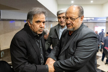 محمد شریعتمداری و عباس آخوندی در مراسم بزرگداشت همسر آیت‌الله رسولی‌محلاتی