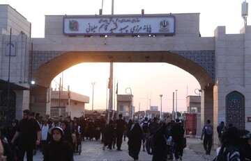 تردد بیش از ۱۱۴ هزار زائر از مرز مهران در فروردین‌ماه