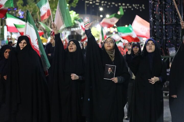 موج ۵۴ عملیات خیابانی مردم سمنان علیه مواضع وحدت شکن دشمن/خیابان را رها نمیکنیم