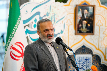 علی‌رضا رشیدیان، رئیس سازمان حج و زیارت در مراسم اعزام اولین گروه زائران ایرانی به حج تمتع ۱۴۰۵