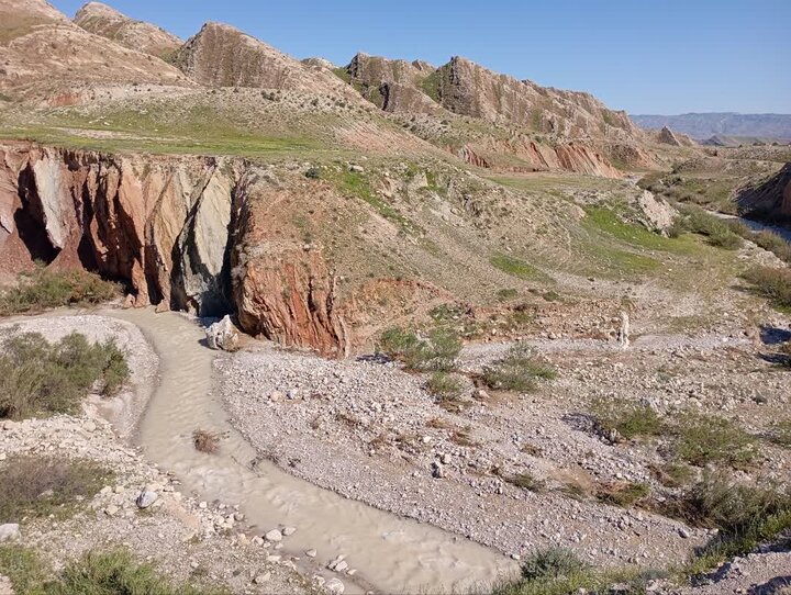 اردیبهشت، بهشت گردشگری در ایلام