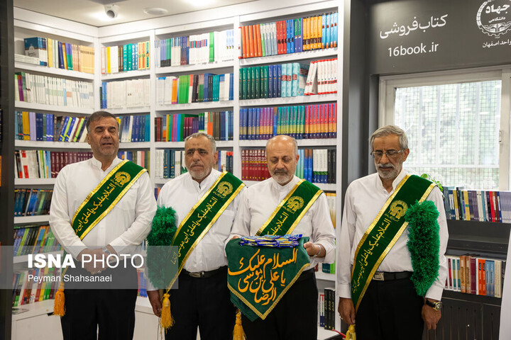 حضور خادمان حرم رضوی در جهاد دانشگاهی واحد اصفهان و اجرای مراسم معنوی