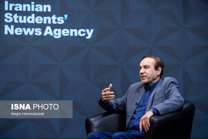 محمد گلریز: من و برادرم «گلپا» مسیرهای جداگانهای را رفتیم!