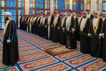 آیا مذهب مردم عمان شاخه‌ای از خوارج است؟
