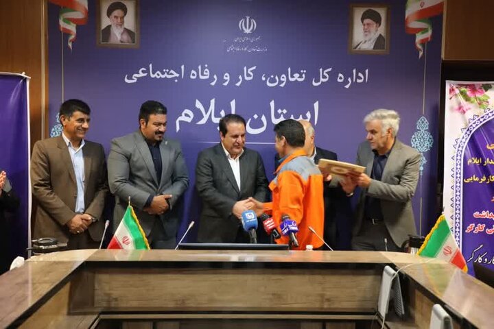 استاندار ایلام: کارگران سربازان جبهه اقتصادی هستند/ خدمات به کارگران باید تقویت شود