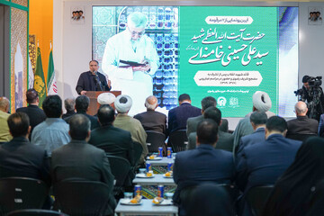 سخنرانی علیرضا احسان زاده، مدیرکل نزورات آستان قدس رضوی در افتتاح نمایشگاه «آقا در لباس سربازی»