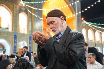 حال و هوای حرم مطهر رضوی در شب ولادت امام رضا (ع)