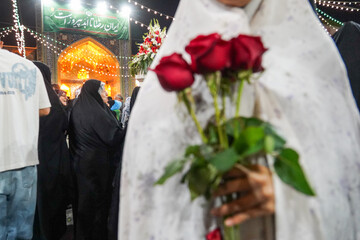 حال و هوای حرم مطهر رضوی در شب ولادت امام رضا (ع)