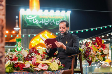 حال و هوای حرم مطهر رضوی در شب ولادت امام رضا (ع)