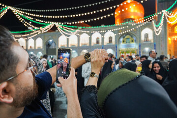 حال و هوای حرم مطهر رضوی در شب ولادت امام رضا (ع)