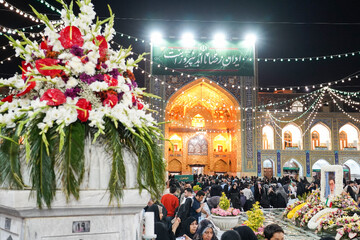 حال و هوای حرم مطهر رضوی در شب ولادت امام رضا (ع)