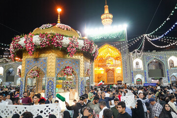 حال و هوای حرم مطهر رضوی در شب ولادت امام رضا (ع)