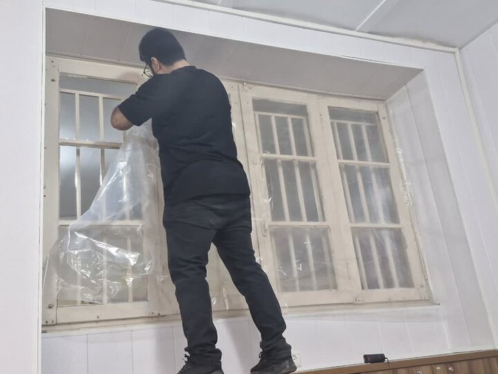 اینجا چراغی روشن است