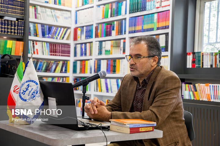 واکاوی «امپراطوری عقل» در آینه نقد انگیخته