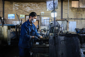 کارگران زحمتکش، سرمایه‌های گران‌بها و ستون‌های استوار اقتصاد ایران‌اند؛ آنان با دستان پینه‌بسته و اراده‌ای پولادین، چرخ‌های صنعت، کشاورزی و خدمات را به گردش درمی‌آورند.