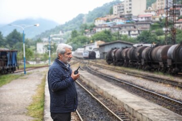 تلاشگران عرصه کار و سازندگی در روز کارگر سوادکوه
نظارت رئیس ایستگاه قبل از ورود قطار مسافربری