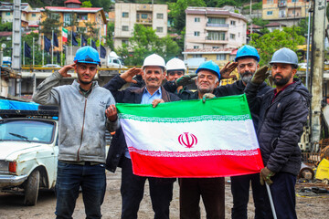 وطن، خانه‌ی ما؛ کارگر، بنای ما؛ پرچم، نماد ما