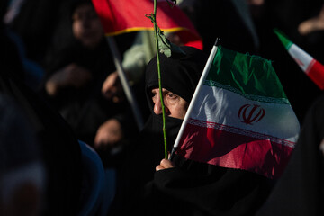 جنگ روانی و اقتصادی، سلاح جدید دشمن علیه ایران/ مردم همچنان پای کار وطن + فیلم