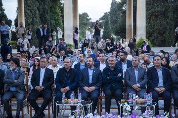 جشنواره گل و گلاب میمند - آرامگاه حافظیه