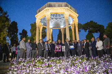 جشنواره گل و گلاب میمند - آرامگاه حافظیه