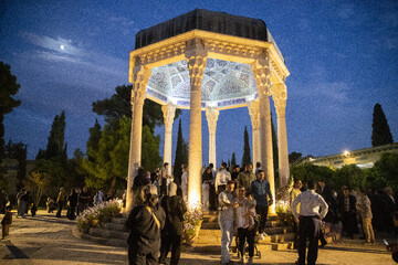 جشنواره گل و گلاب میمند - آرامگاه حافظیه