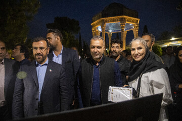 جشنواره گل و گلاب میمند - آرامگاه حافظیه