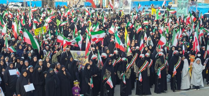 ایران منسجم‌تر از گذشته ادامه می‌دهد/ امروز سراسر کشور صحنه بیعت با رهبری است