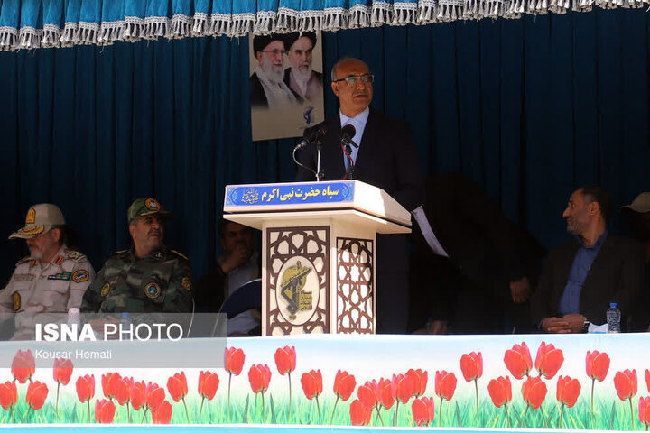 استاندار کرمانشاه: کشوری که ۳۲ میلیون جان‌فدا دارد شکست ناپذیر است