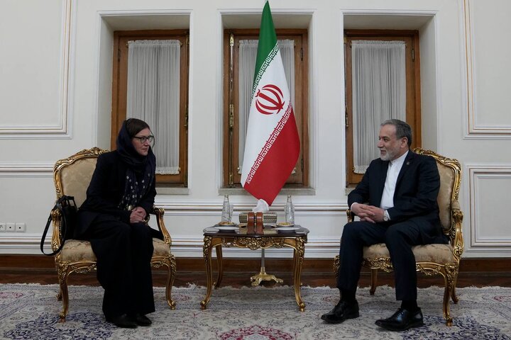 رایزنی رئیس کمیته بینالمللی صلیب سرخ با عراقچی در تهران انتظار ایران از صلیب سرخ برای عمل به کنوانسیونهای چهارگانه ژنو