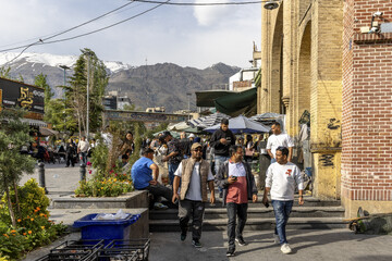 زندگی در موقعیت "نه جنگ، نه صلح" - بازار تجریش - تهران